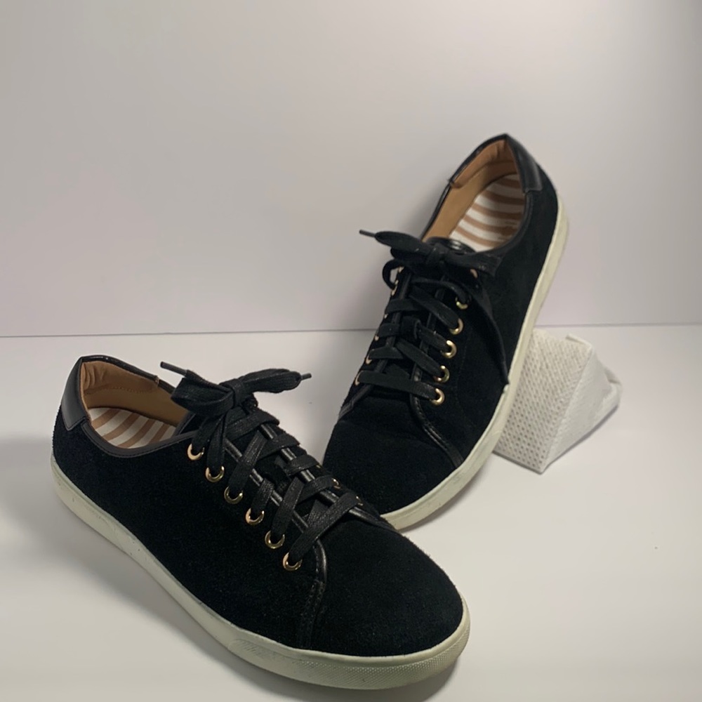 Size 10 women’s black suede tennis shoes excellent condition